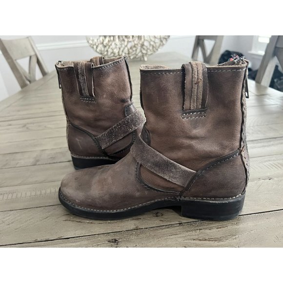 FRYE Vicky Artisan Back Zip Charcoal Distressed Leather Moto Boots - Size 7 - Picture 8 of 9